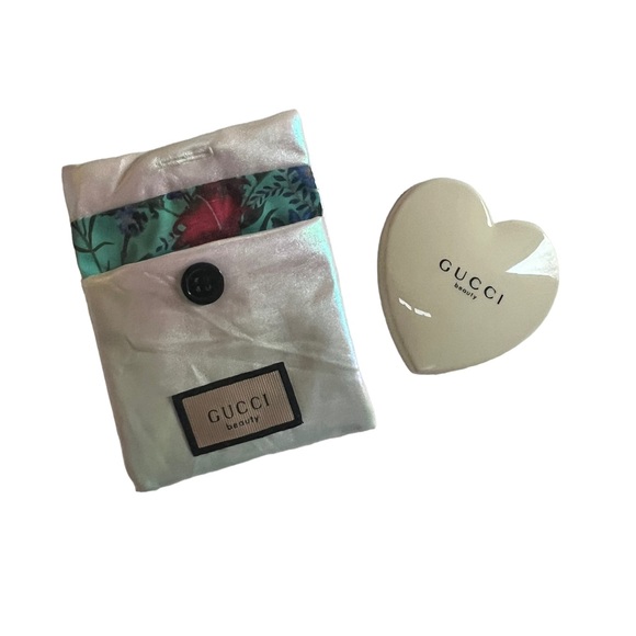 Gucci beauty heart mirror with Gucci pouch - Picture 1 of 6